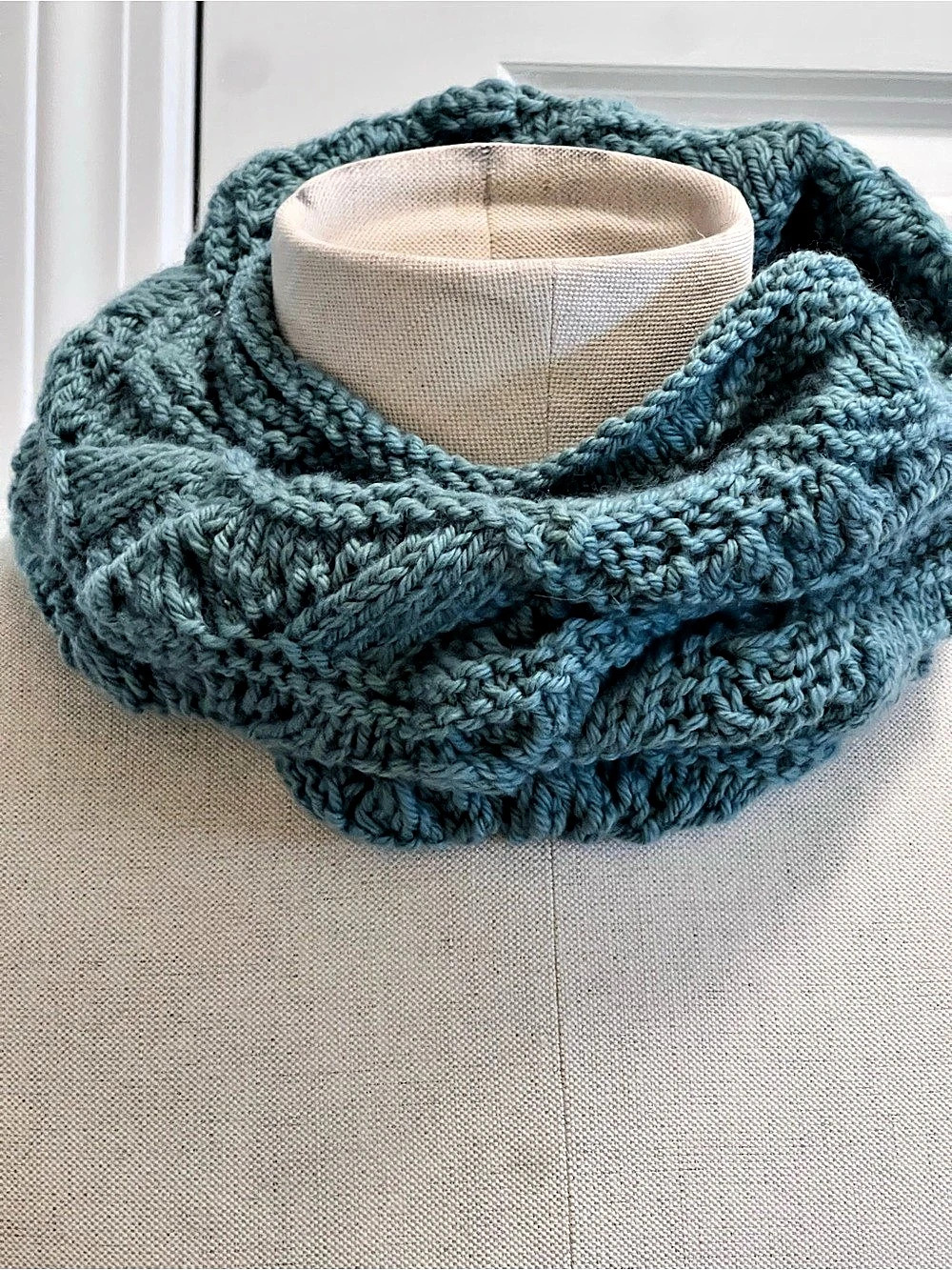 Chunky Knit Infinity Scarf in Blue